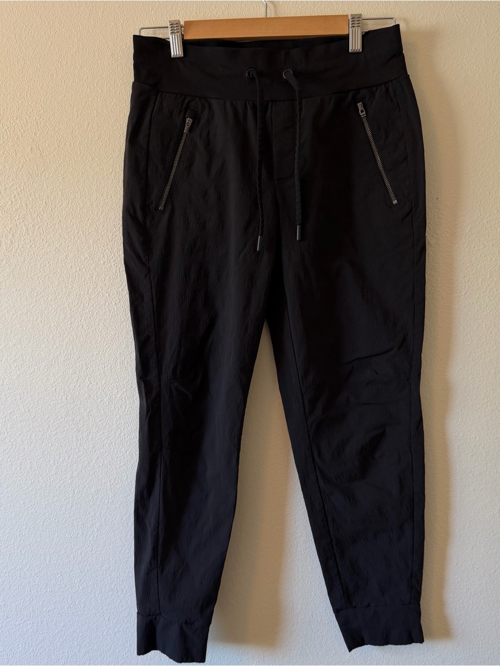 Athleta Trekkie North Jogger Pants Black Women’s Size 6 Hiking Travel Athletic
